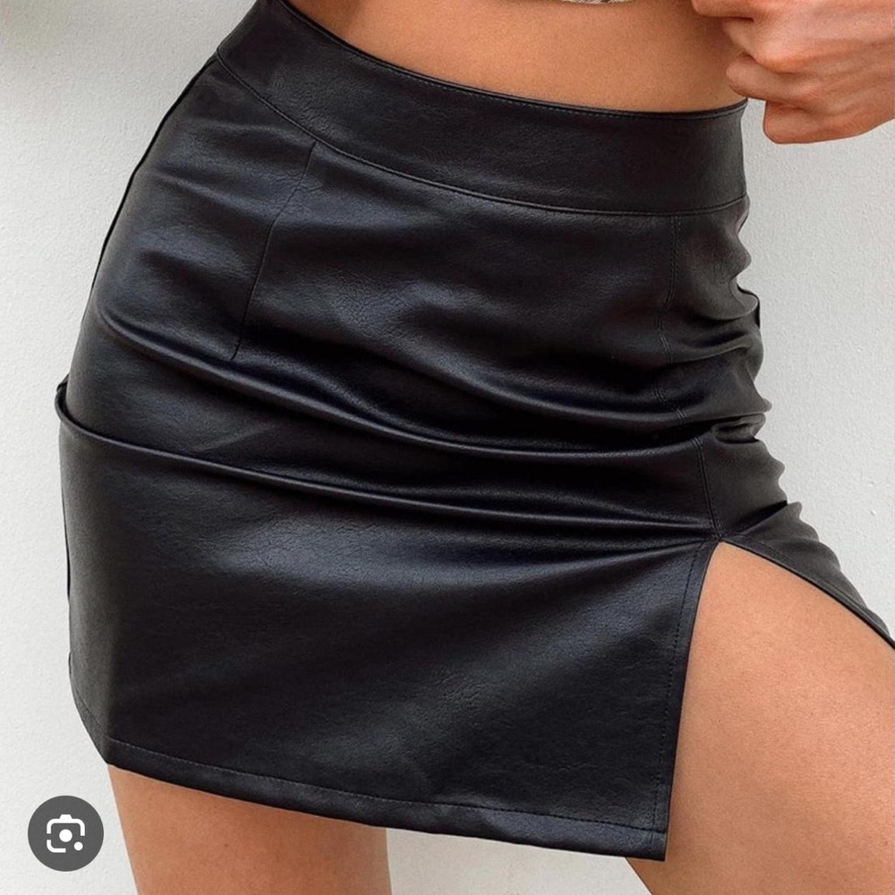 Princess Polly Lioness THE RIZZO MINI SKIRT BLACK Size Medium